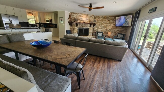 Photo - 2055 Island View