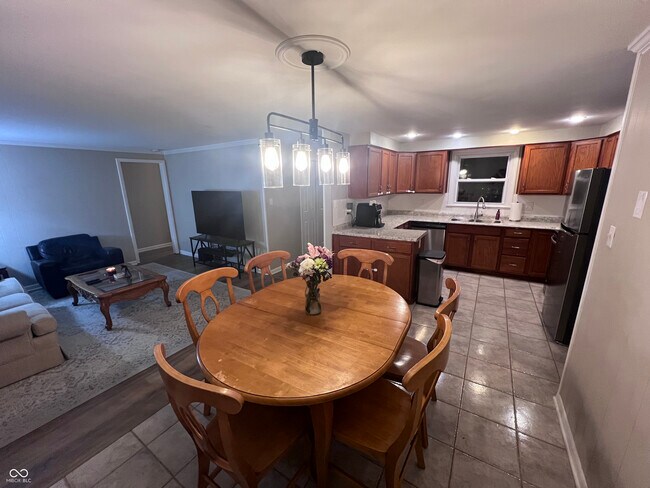 Photo - 1147 Darby Ln