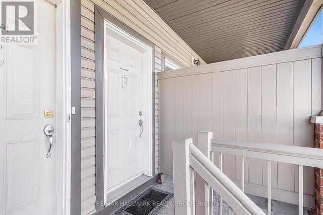 Photo - 920 White Alder Ave Unité F