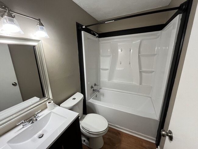 Photo - 240 Park Rd SW