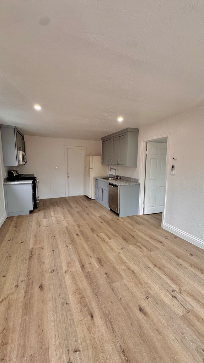 Photo - 203 W Madill St