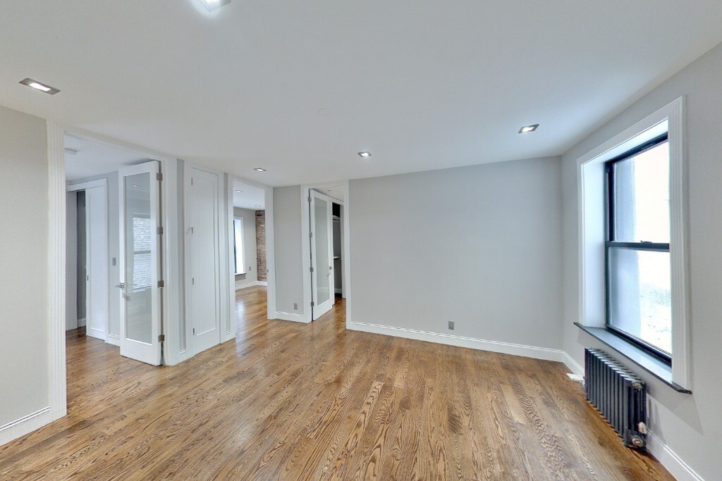 Photo - 334 E 100th St