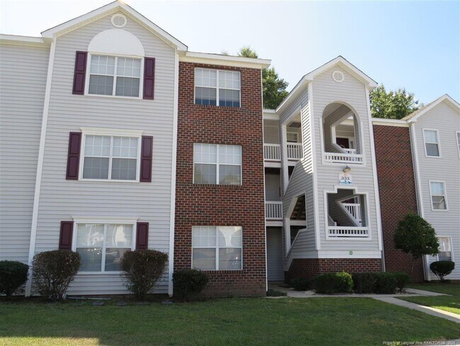 Building Photo - 333 Waterdown Dr Rental