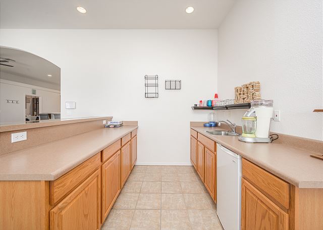 Building Photo - 2459 N Ridge Ave