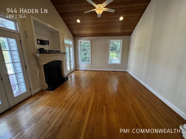 944 Haden Ln