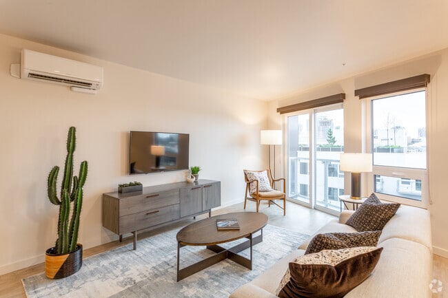 1BR, 1BA - 705 SF
