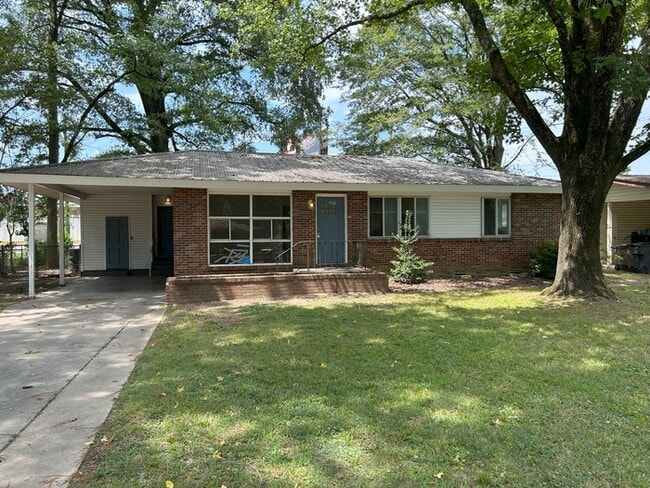 Photo - 1707 Buena Vista Cir SE House