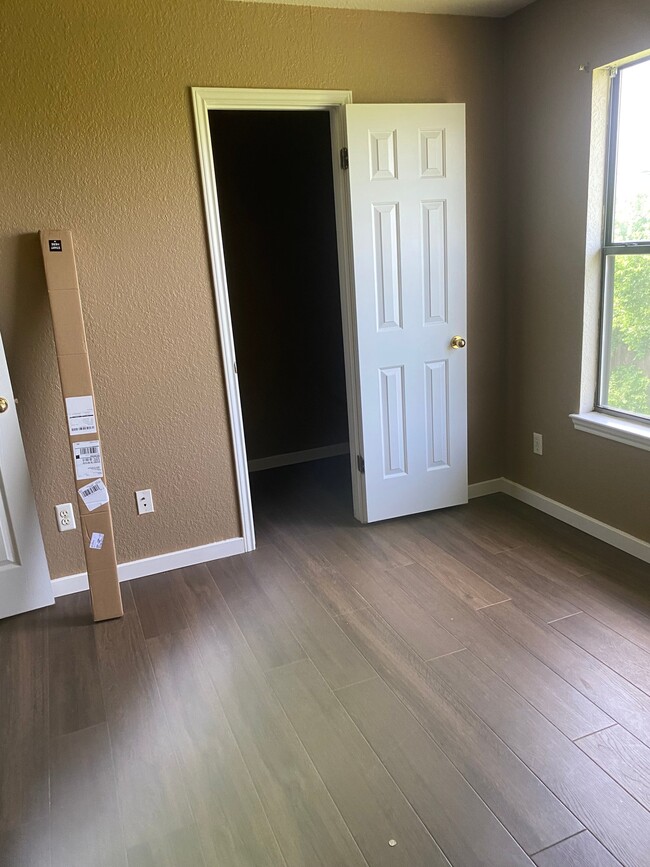 Photo - 2613 Schwald Rd