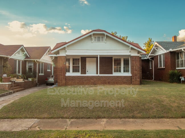 Building Photo - 820 McMillon Ave