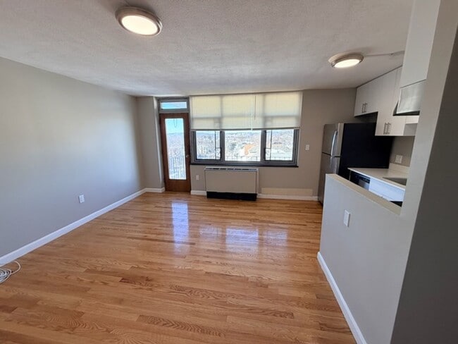 Building Photo - Belmont 1 Bed available now