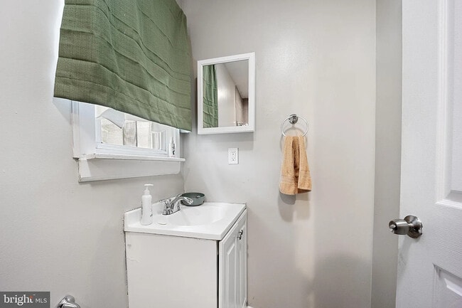 Photo - 1610 Dyre St Unidad 2nd Fl - B2 - SRO