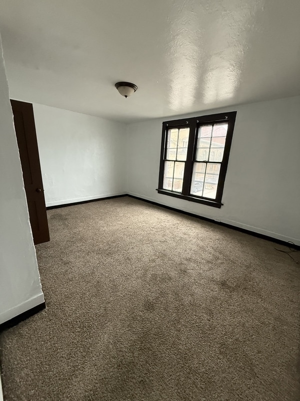 Photo - 1423 E 33rd St