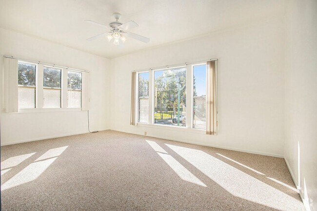 Building Photo - 3117-3117 Santa Clara Ave Unit 3115 Rental