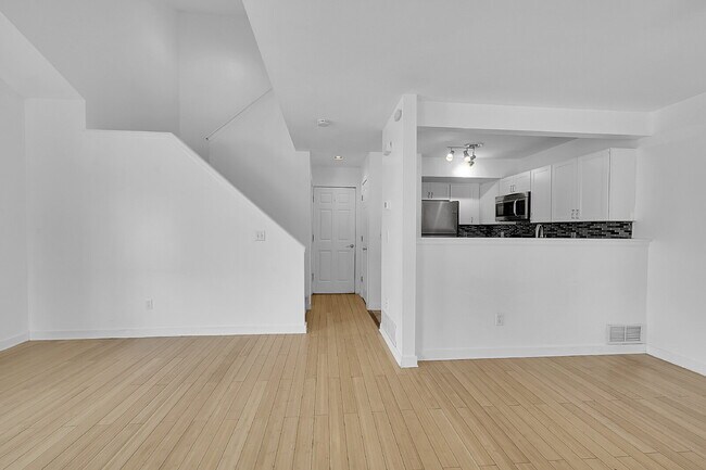 Photo - $2,295.95, 3-bed, 3-bath, located in Longmont with a washer and dryer and $300 off the first mont... Unidad 33