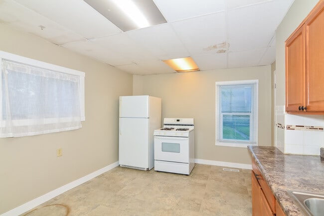 Photo - 454 Sherburne Ave