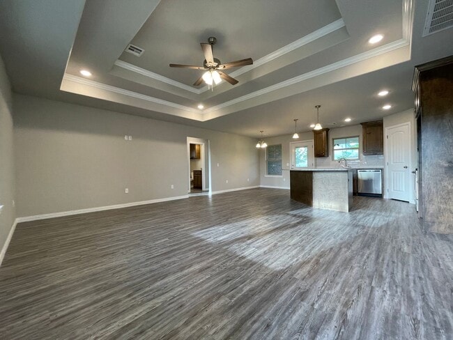Building Photo - Beautiful 3/2 home in convenient location