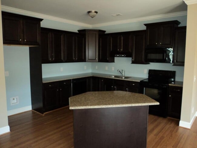 Photo - 405 S Pointe Dr