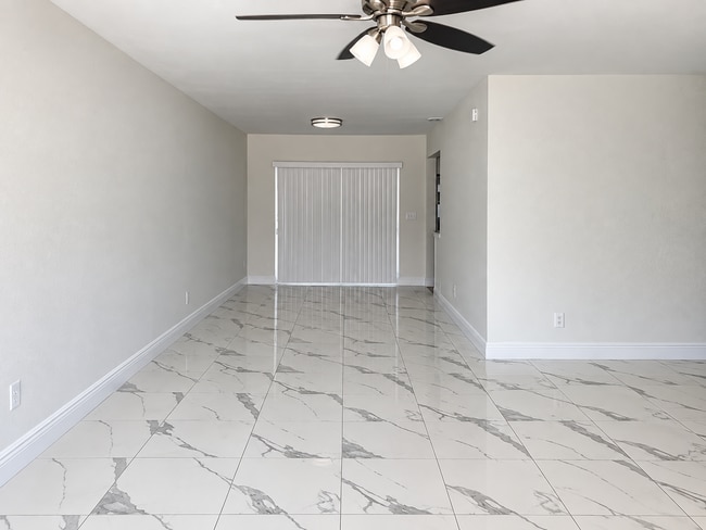 1104 Riverside Dr