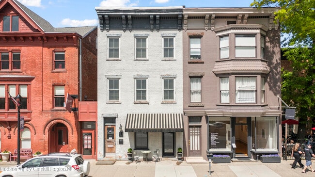 Building Photo - 362 Warren St Rental