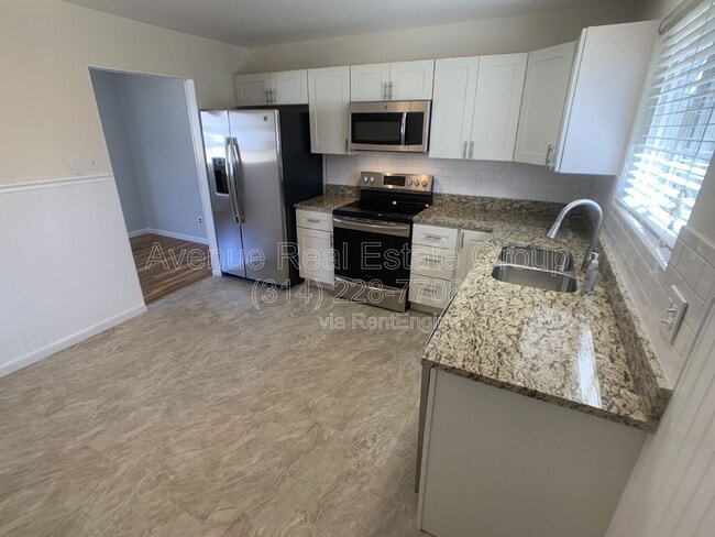 Photo - 858 Hazelvalley Dr