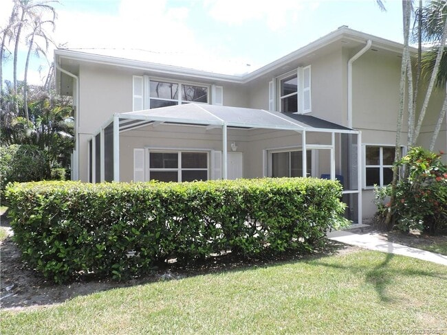Building Photo - 2865 SW Lakemont Pl