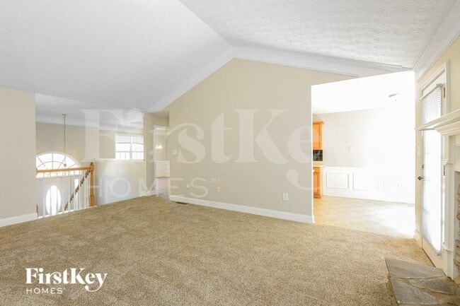 194 Rochester Ct