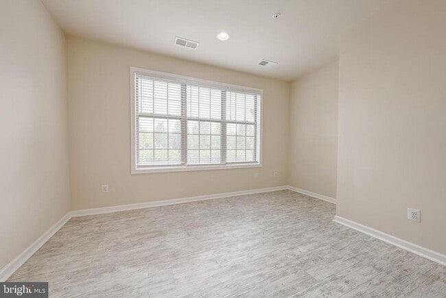 Photo - 22635 Norwalk Square