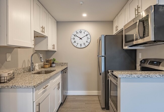 Building Photo - High Pointe Apartments