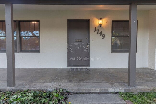 Photo - 1749 Christina Ave