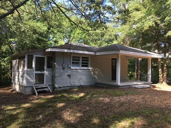 Photo - Large 2/1 Home, includes bonus room- Sherwood Forest- $995