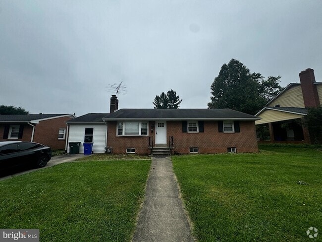 Building Photo - 704 Northside Dr Rental