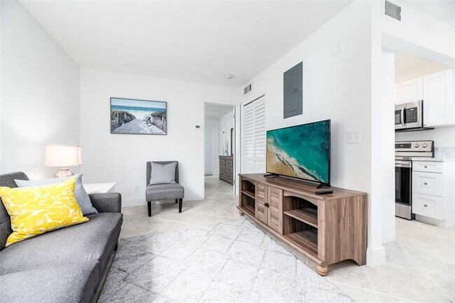 Building Photo - 805 NE 23rd Dr Unit 1 Rental