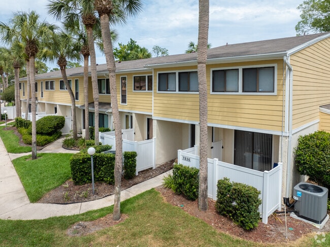 Alterno - Los Lagos Condominiums