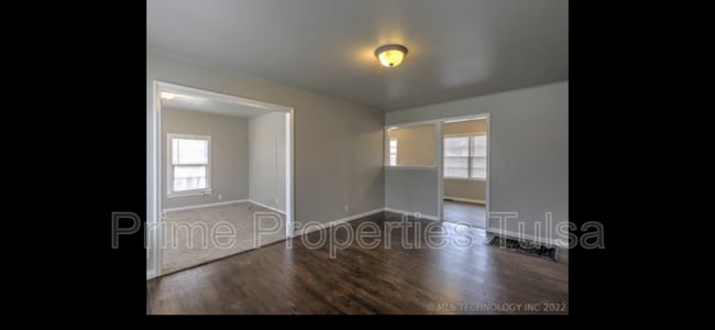 Photo - 925 E Thompson Ave