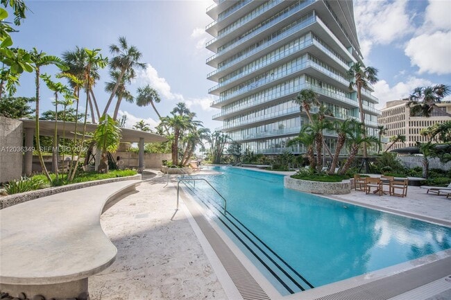 Building Photo - 2669 S Bayshore Dr Unit 704N
