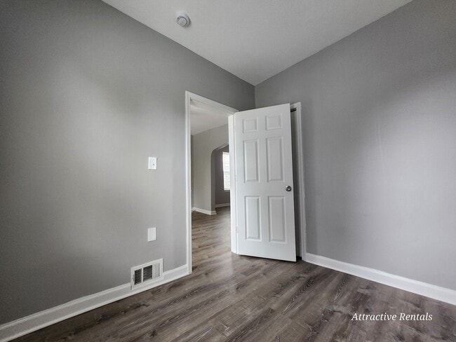 Photo - 707 E 92nd Pl