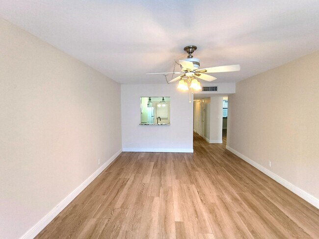 Photo - 777 S Federal Hwy Unidad E105