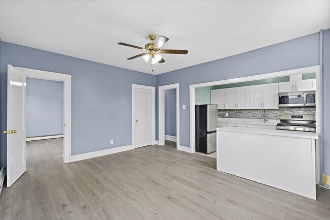 Photo - 209 Danforth Ave