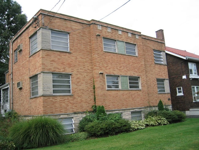 Building Photo - 2819 Erie Ave Unit 8