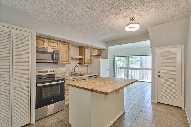 Building Photo - 12900 Walden Rd Unit 622F