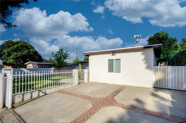 Photo - 14953 Oswald St