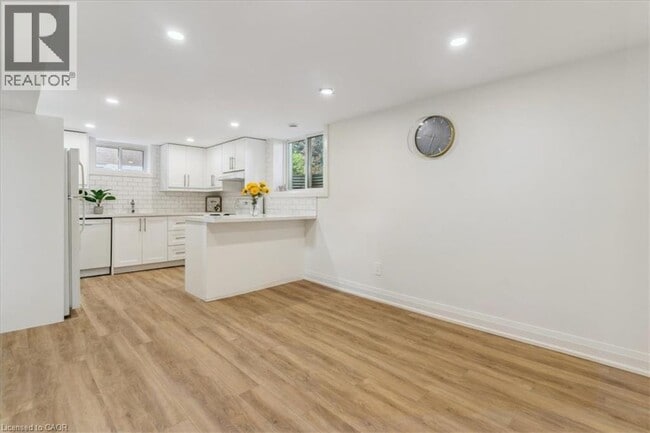 Photo - 129 W 32nd St