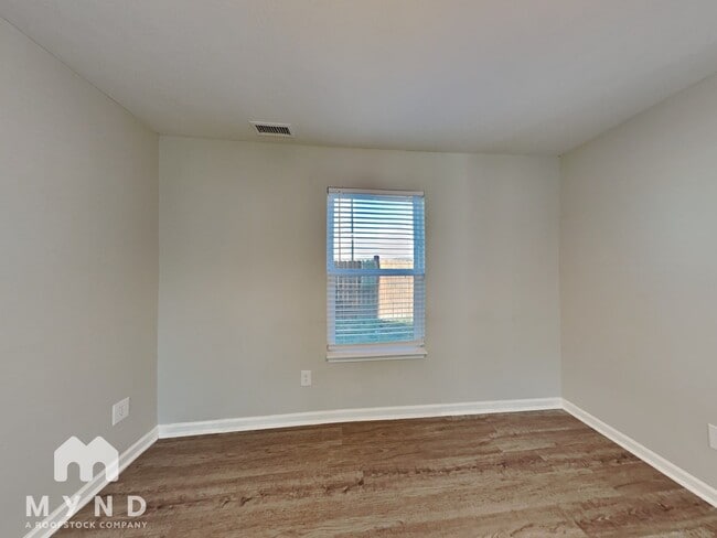 Photo - 2895 Beethoven Ave