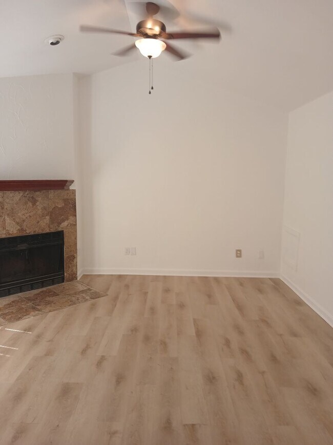 Photo - (50% OFF 1st MONTHS RENT) 1 Bed 1 Bath Condo in Dallas (All Electric)