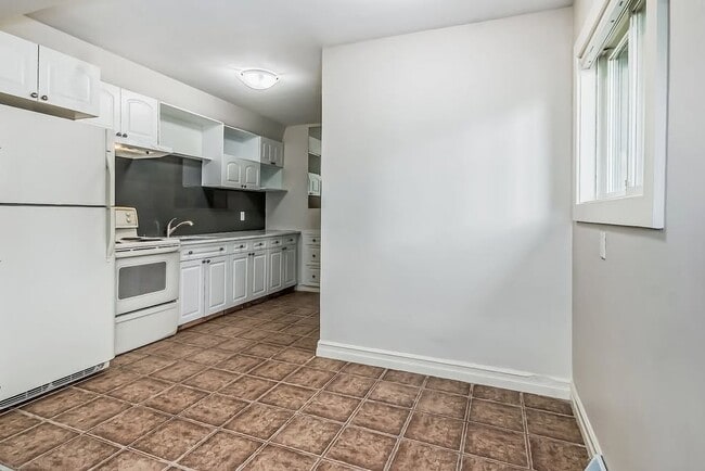 Photo - 1028-9 9 St SE