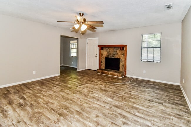 Photo - 529 Bradley Dr