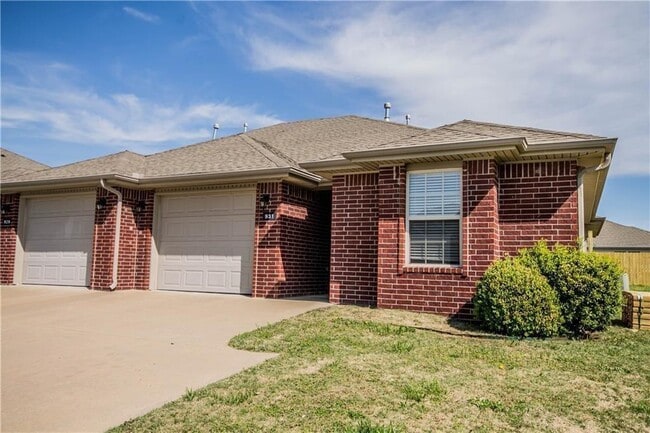 Building Photo - 931 Kensington Dr