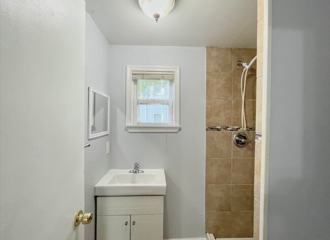 Photo - 1305 38th St Unit 1305 W 38th St  B