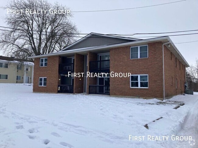 Building Photo - 2 Bedroom, 1 Bath Apartment for Rent, Move... Unit #2