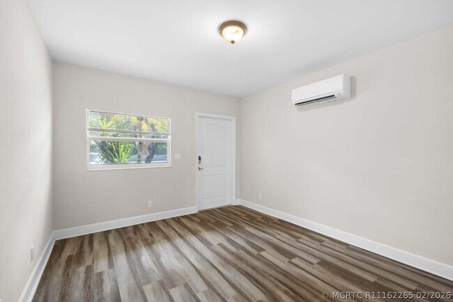 Photo - 403 50th St